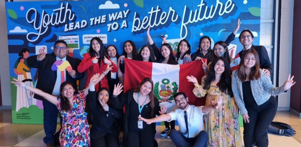 Delegación de jóvenes peruanos que participaron en la Cumbre del Futuro