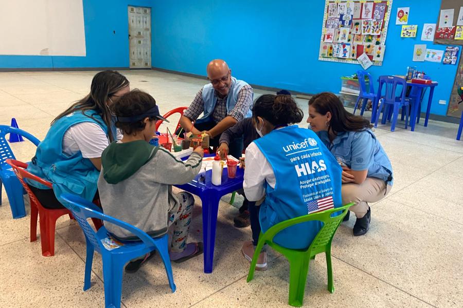 Visita a espacio seguro para juegos en Punto de Asistencia y Orientación al Migrante en Tumbes