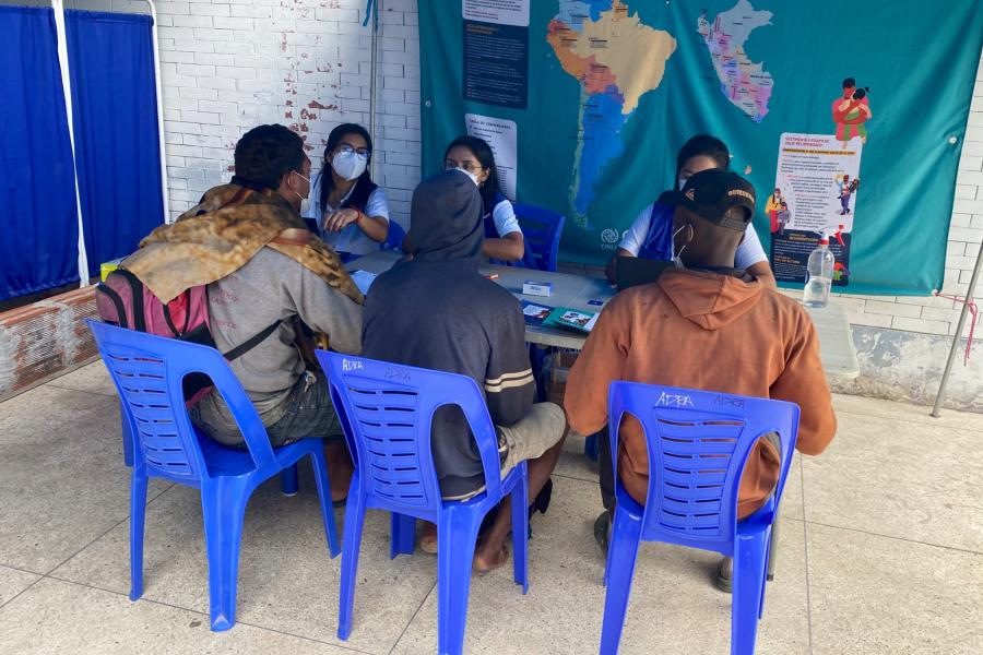 Migrantes venezolanos que han ingresado caminando a Tumbes son atendidos en el PAO